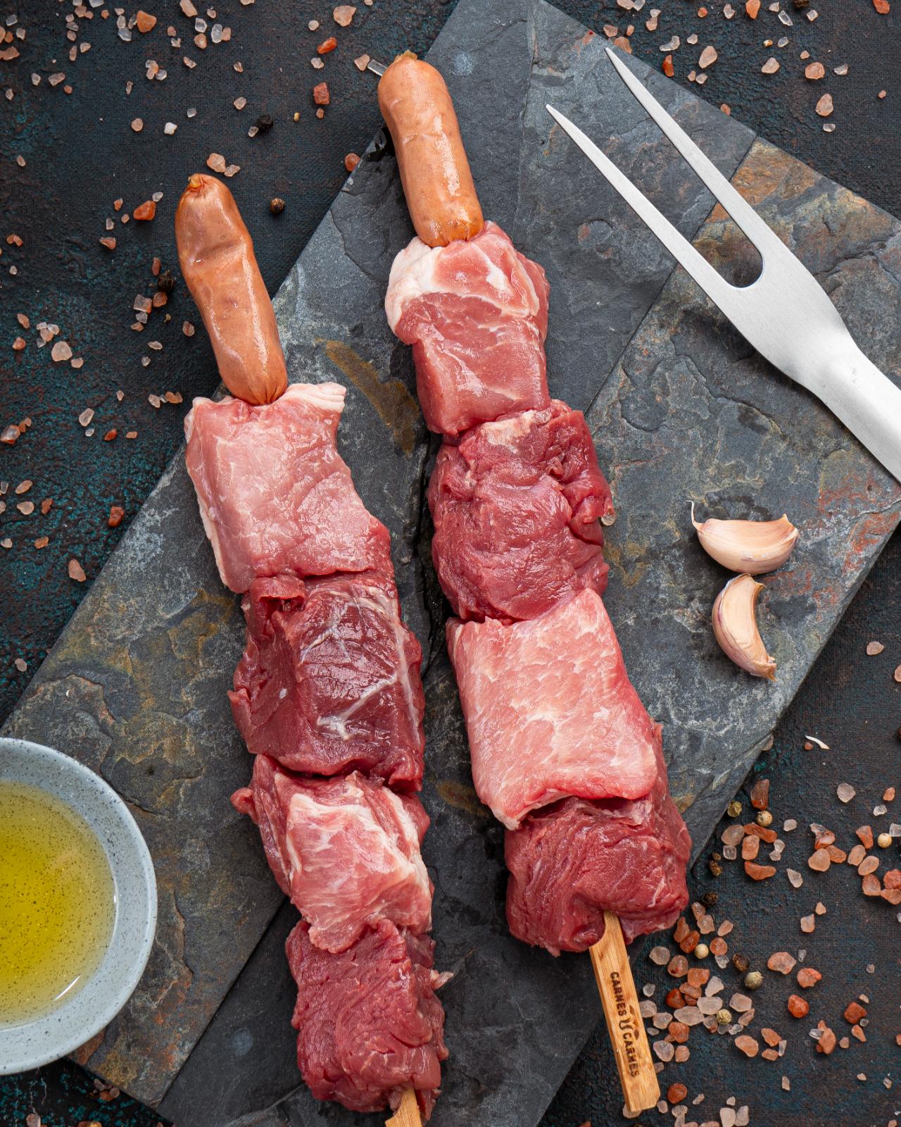 Brochetas mixtas - Carnes y Carnes